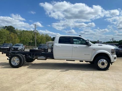 New 2026 RAM 5500 Tradesman w/ Laramie Trim Package image 5