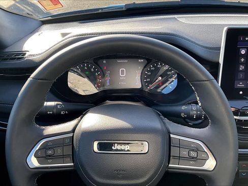 Used 2026 Jeep Compass Latitude AWD/4WD image 18