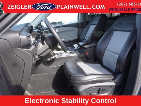 Used 2023 Ford Explorer XLT w/ Equipment Group 202A image 13