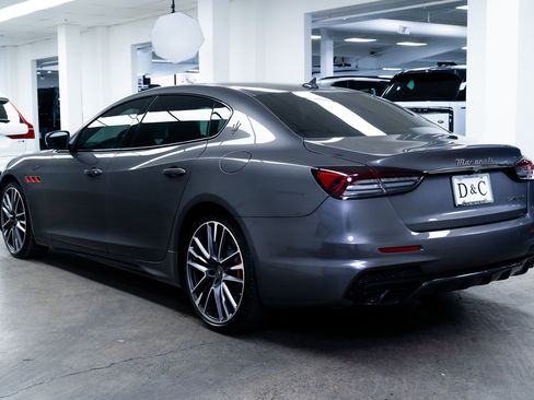 Used 2022 Maserati Quattroporte Trofeo RWD image 4