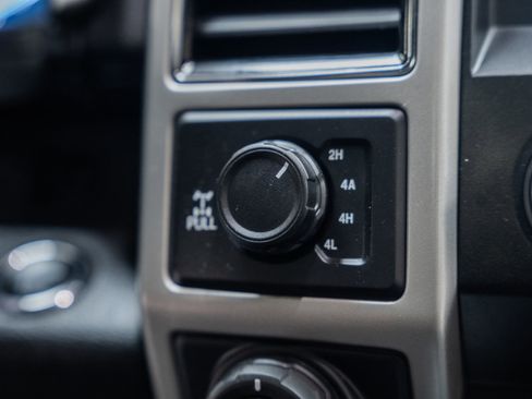 Used 2019 Ford F150 Lariat w/ Equipment Group 502A Luxury image 34