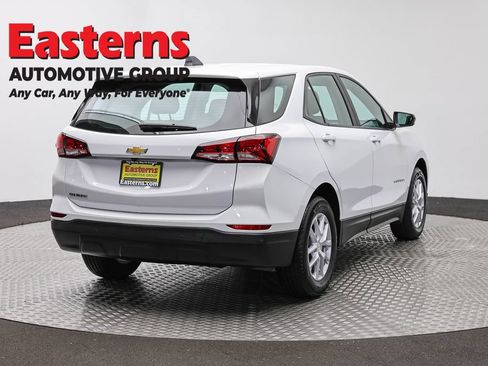 Used 2023 Chevrolet Equinox LS w/ Driver Confidence II Package FWD image 5