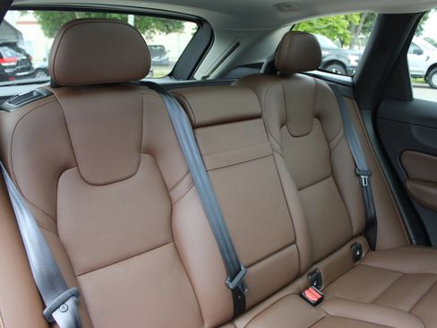 Used 2018 Volvo XC60 T5 Momentum w/ Convenience Package AWD/4WD image 25