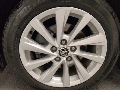 Used 2021 Toyota Camry LE w/ Carpet Mat Package (TMS) image 31