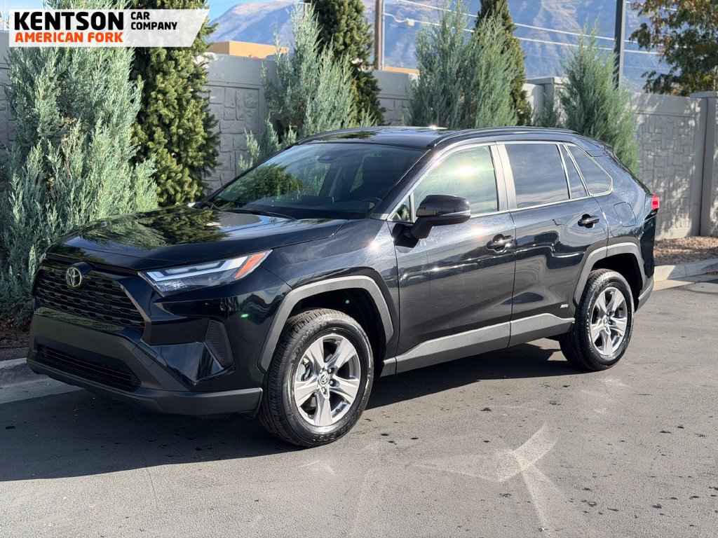 Used 2025 Toyota RAV4 LE AWD/4WD image 3