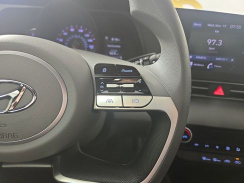 Used 2023 Hyundai Elantra SEL image 17