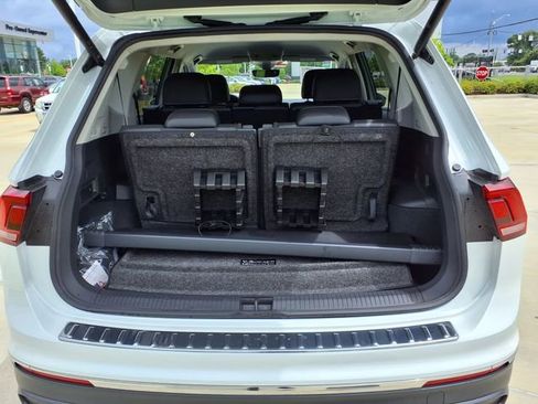 Used 2023 Volkswagen Tiguan SE FWD image 13