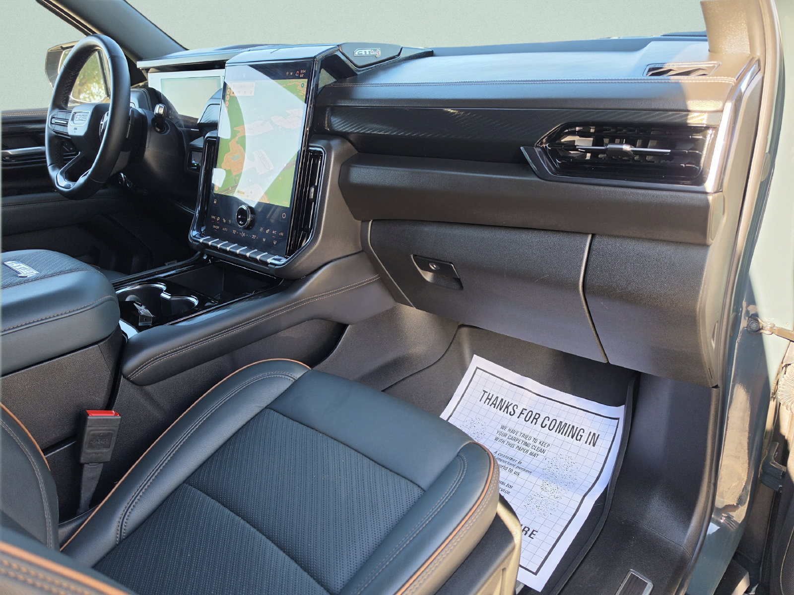 Used 2025 GMC Yukon AT4 w/ AT4 Premium Package AWD/4WD image 15