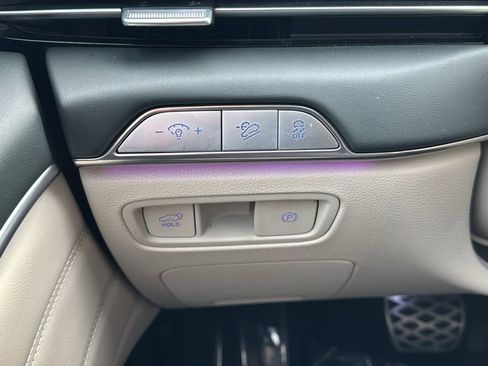 Used 2025 Genesis GV80 3.5T e-SC image 22