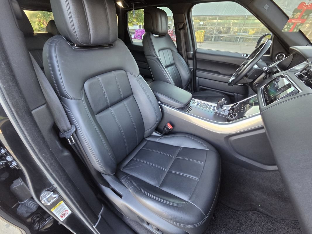 Used 2020 Land Rover Range Rover Sport SE AWD/4WD image 19