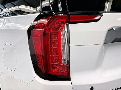 Used 2024 GMC Yukon XL AT4 AWD/4WD image 36