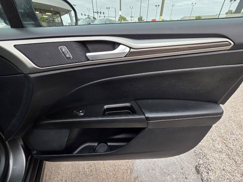 Used 2020 Ford Fusion SEL image 28
