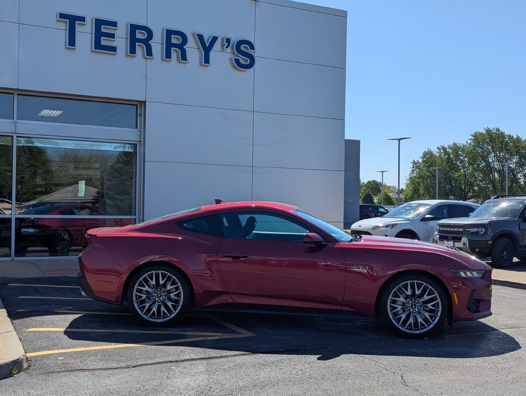 Used 2025 Ford Mustang GT Premium RWD image 2
