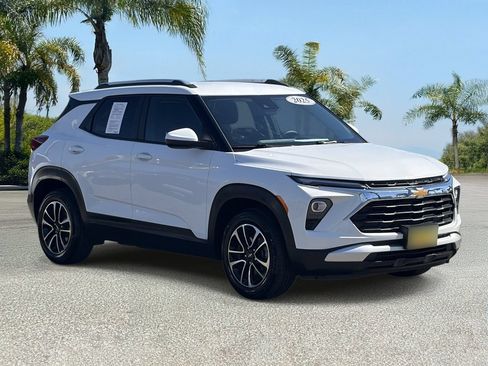 Used 2025 Chevrolet TrailBlazer LT FWD image 6