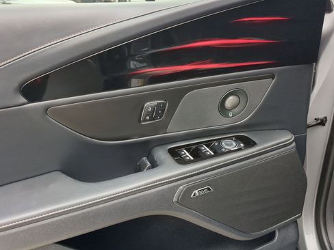 Used 2024 Lincoln Nautilus Reserve w/ Equipment Group 202A image 12