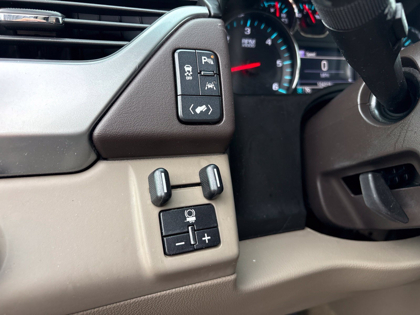 Used 2018 Chevrolet Tahoe LS w/ All-Season Package RWD image 13