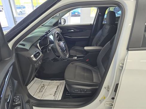 Used 2023 Chevrolet TrailBlazer LT FWD image 13