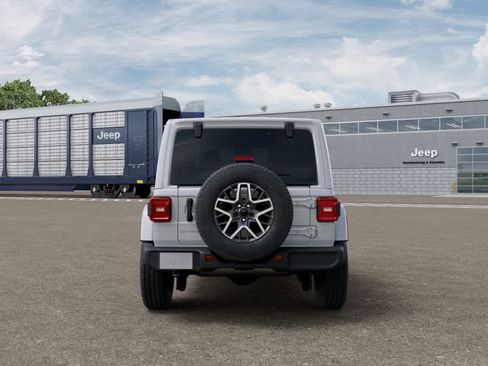 New 2025 Jeep Wrangler Unlimited Sahara w/ Technology Group AWD/4WD image 7