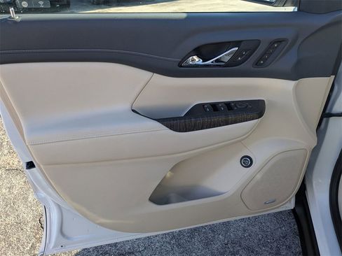 Certified 2023 GMC Acadia Denali w/ Denali Ultimate Package image 15