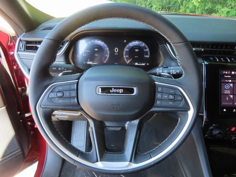 New 2025 Jeep Grand Cherokee L Altitude image 4