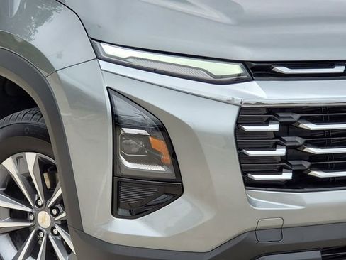 Used 2025 Chevrolet Equinox LT AWD/4WD image 3