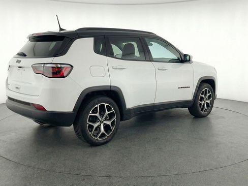 Used 2025 Jeep Compass Limited image 9