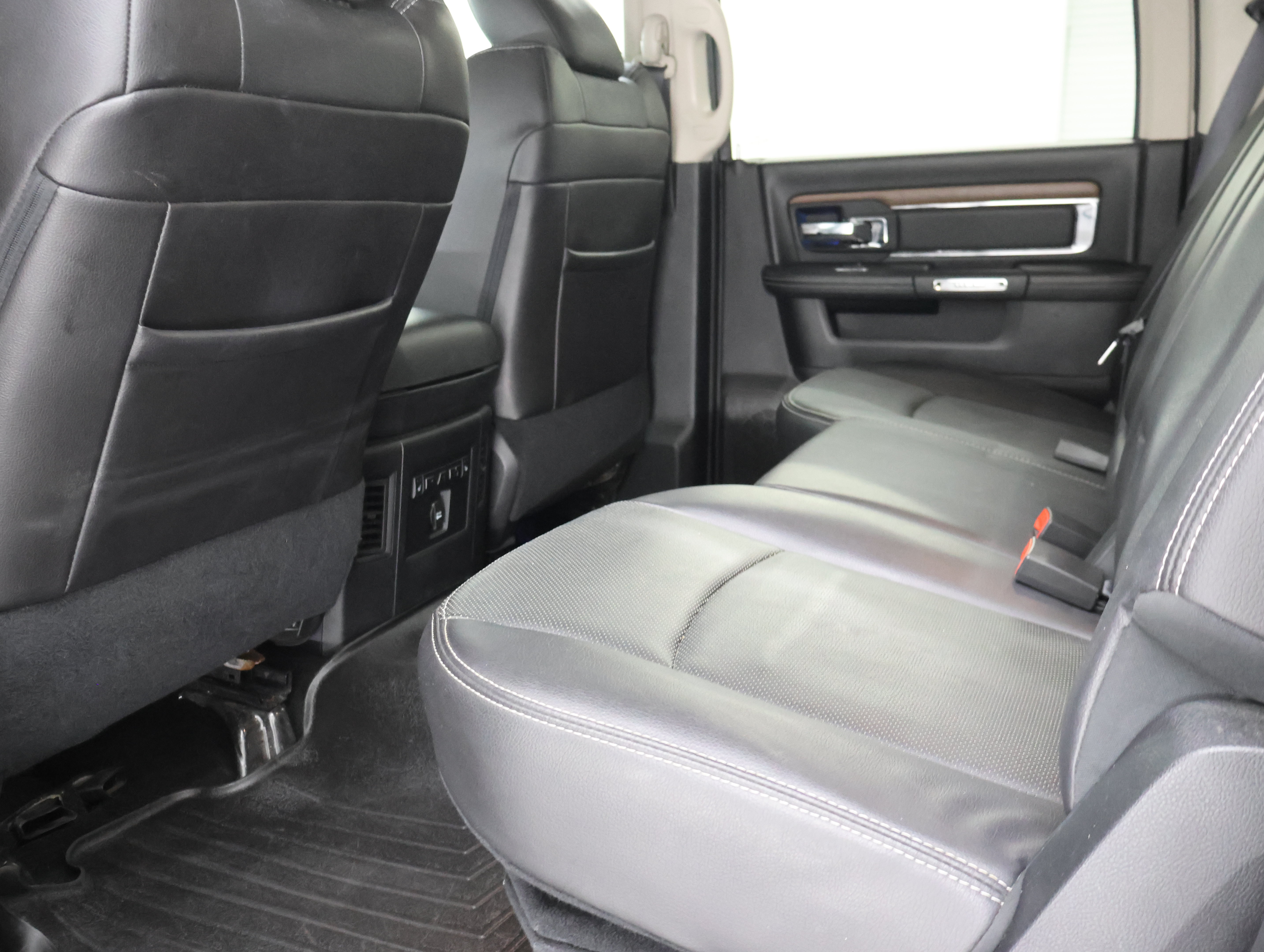 Used 2016 RAM 3500 Laramie AWD/4WD image 9