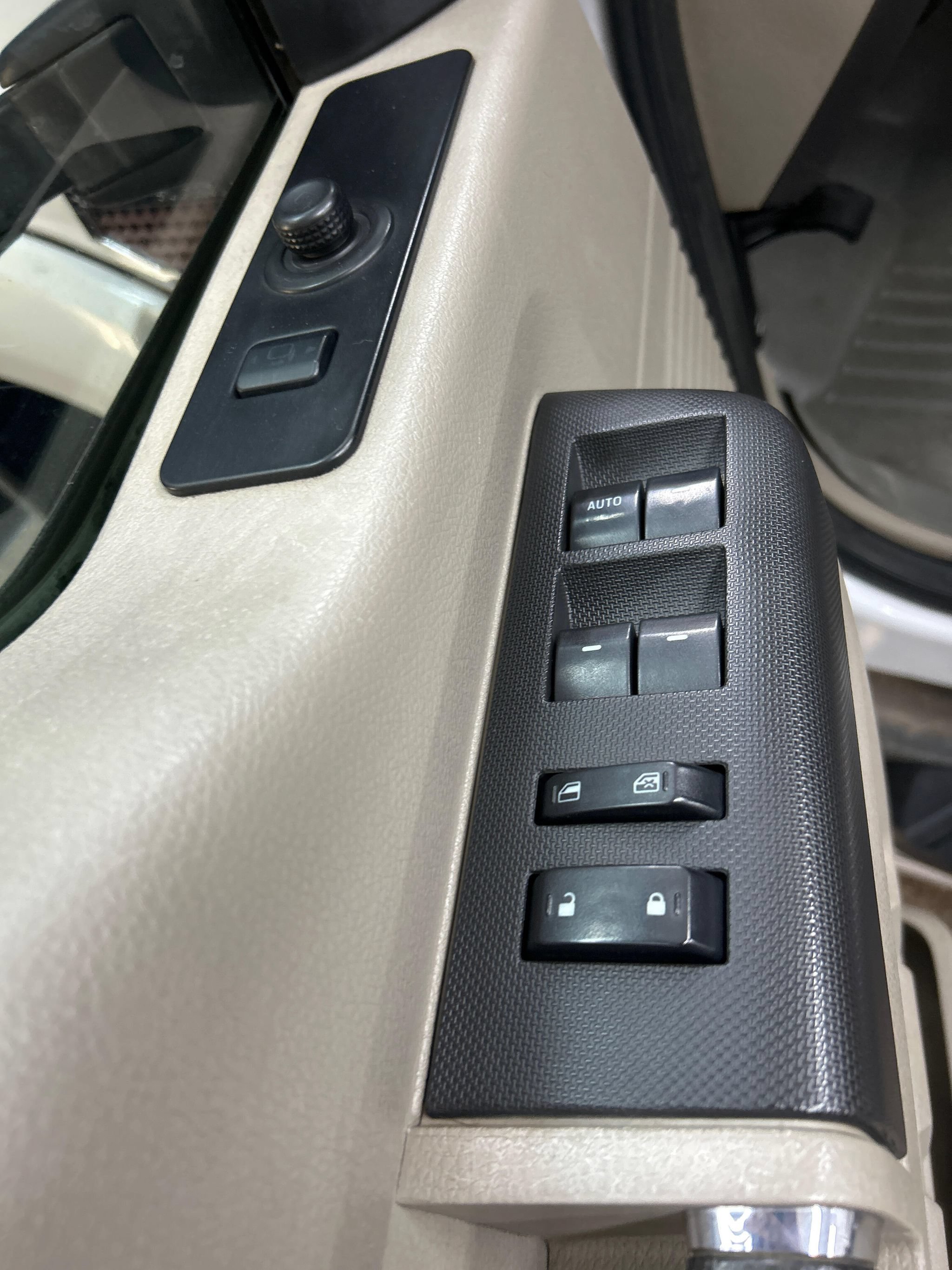 Used 2010 Ford F250 Lariat AWD/4WD image 9