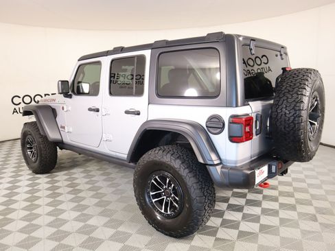 Used 2024 Jeep Wrangler Unlimited Rubicon w/ XTREMEE 35" Tire Package image 23