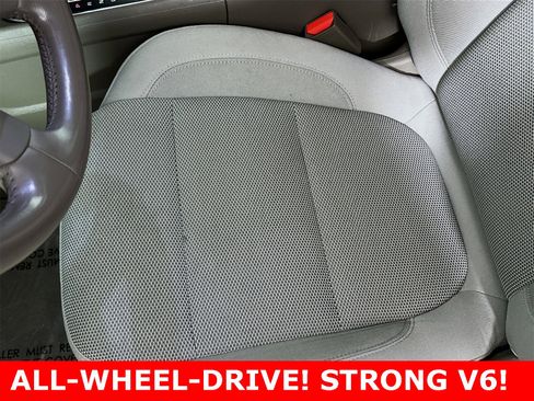 Used 2021 Chevrolet Traverse LT image 27