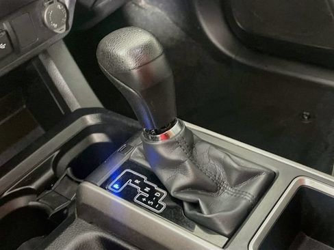 Used 2020 Toyota Tacoma SR5 AWD/4WD image 18
