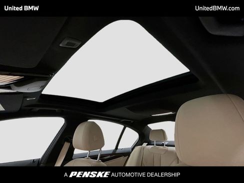 Used 2023 BMW 530i image 12