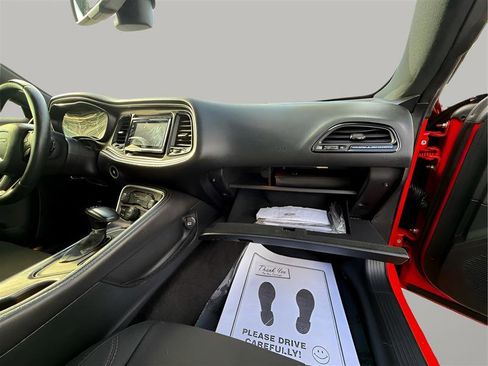 Used 2015 Dodge Challenger SXT image 22