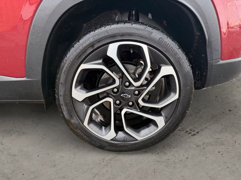 Used 2024 Chevrolet Trax RS w/ Sunroof Package image 9