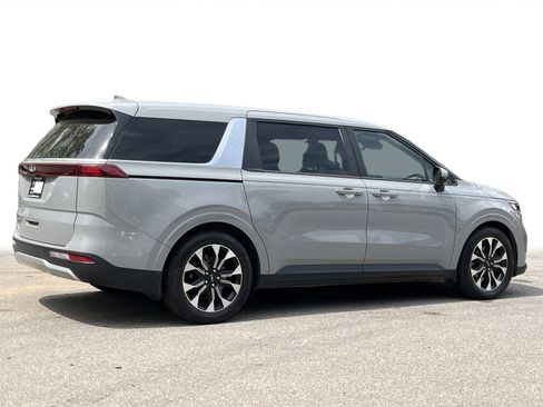 Used 2022 Kia Carnival EX FWD image 29