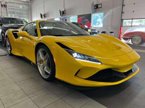 Used 2022 Ferrari F8 Tributo RWD image 1