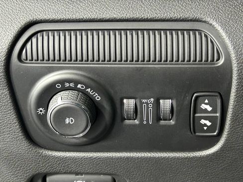 Used 2023 Jeep Wagoneer Series II AWD/4WD image 31