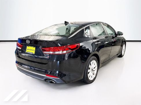 Used 2018 Kia Optima S FWD image 5
