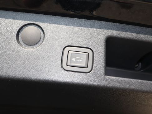 Used 2025 Chevrolet Equinox LT w/ Convenience Package II FWD image 18