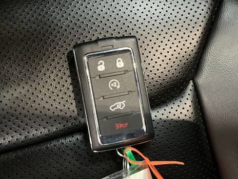 Used 2025 Jeep Grand Cherokee Limited w/ Luxury Tech Group II AWD/4WD image 35