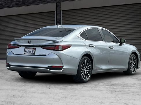Used 2022 Lexus ES 300h w/ Premium Package FWD image 4