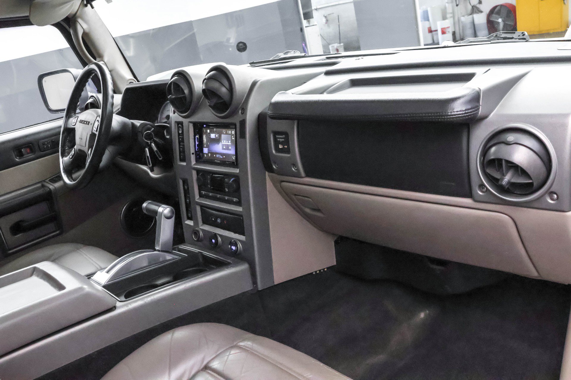 Used 2003 HUMMER H2 w/ Preferred Equipment Group AWD/4WD image 5
