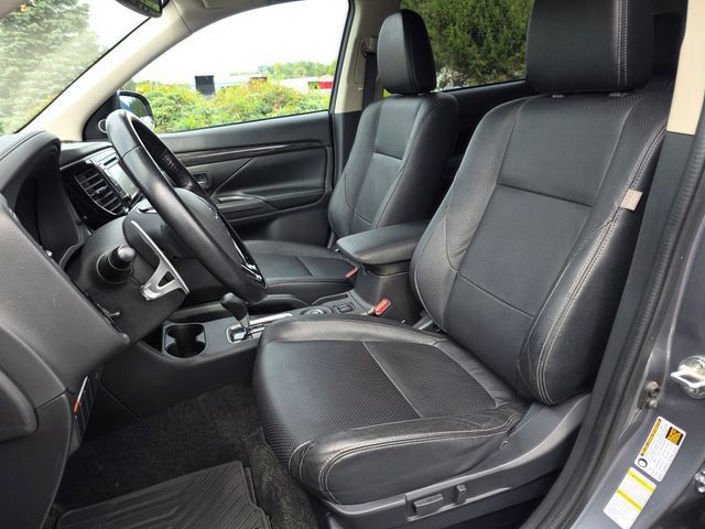 Used 2016 Mitsubishi Outlander GT AWD/4WD image 18