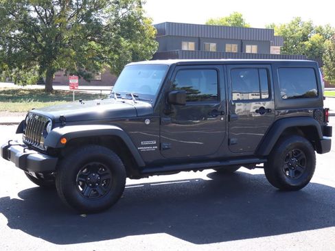 Used 2017 Jeep Wrangler Unlimited Sport w/ Max Tow Package AWD/4WD image 10