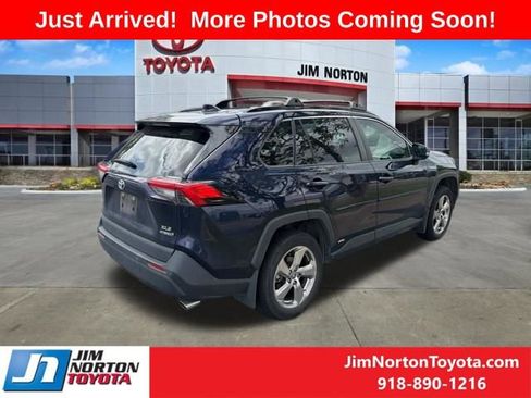 Used 2021 Toyota RAV4 XLE Premium image 7