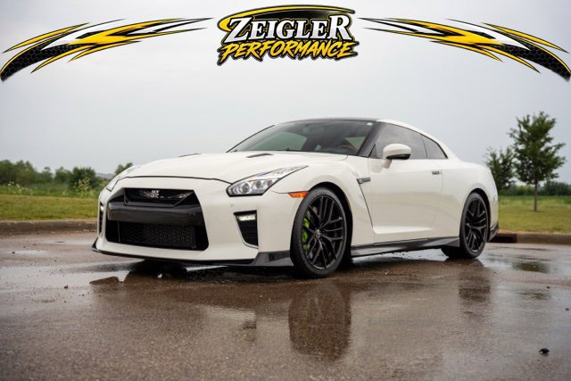 Used 2017 Nissan GT-R Premium w/ Premium Interior Package AWD/4WD image 3