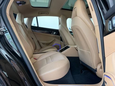 Used 2019 Porsche Panamera RWD image 14