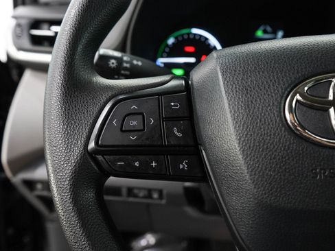 Used 2024 Toyota Sienna LE AWD/4WD image 25