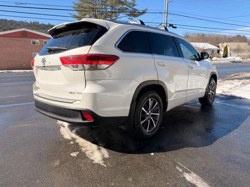 Used 2017 Toyota Highlander XLE image 5
