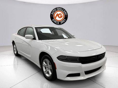 Used 2022 Dodge Charger SXT image 1